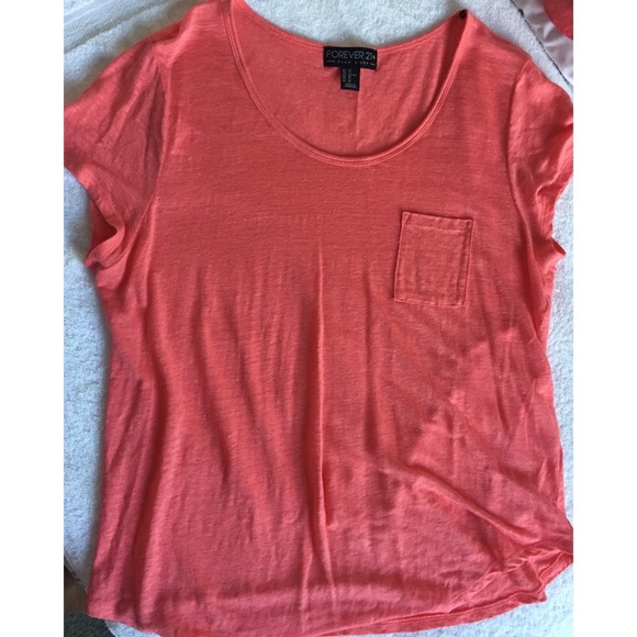 Forever 21 + Tops - $2 when bundled 
Women’s Top
